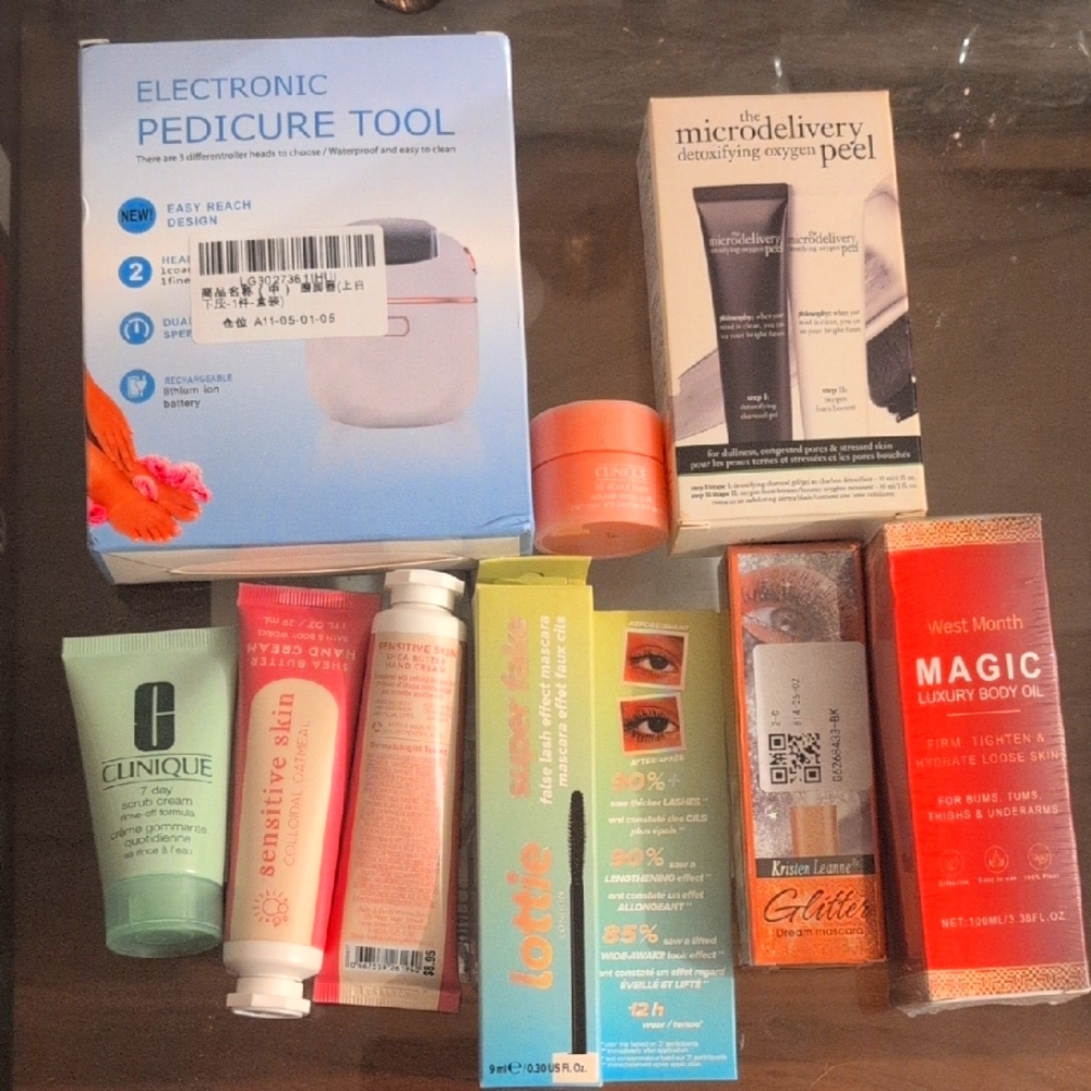 Clinique Green Sensitive Skin Peel - Lot of Beauty Products